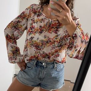 LIGHTLY SHEER FLORAL FLOWY SLEEVE TOP SIZE MEDIUM